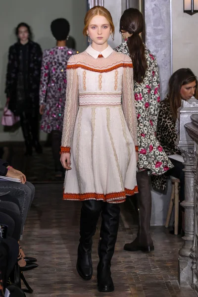 Look 27